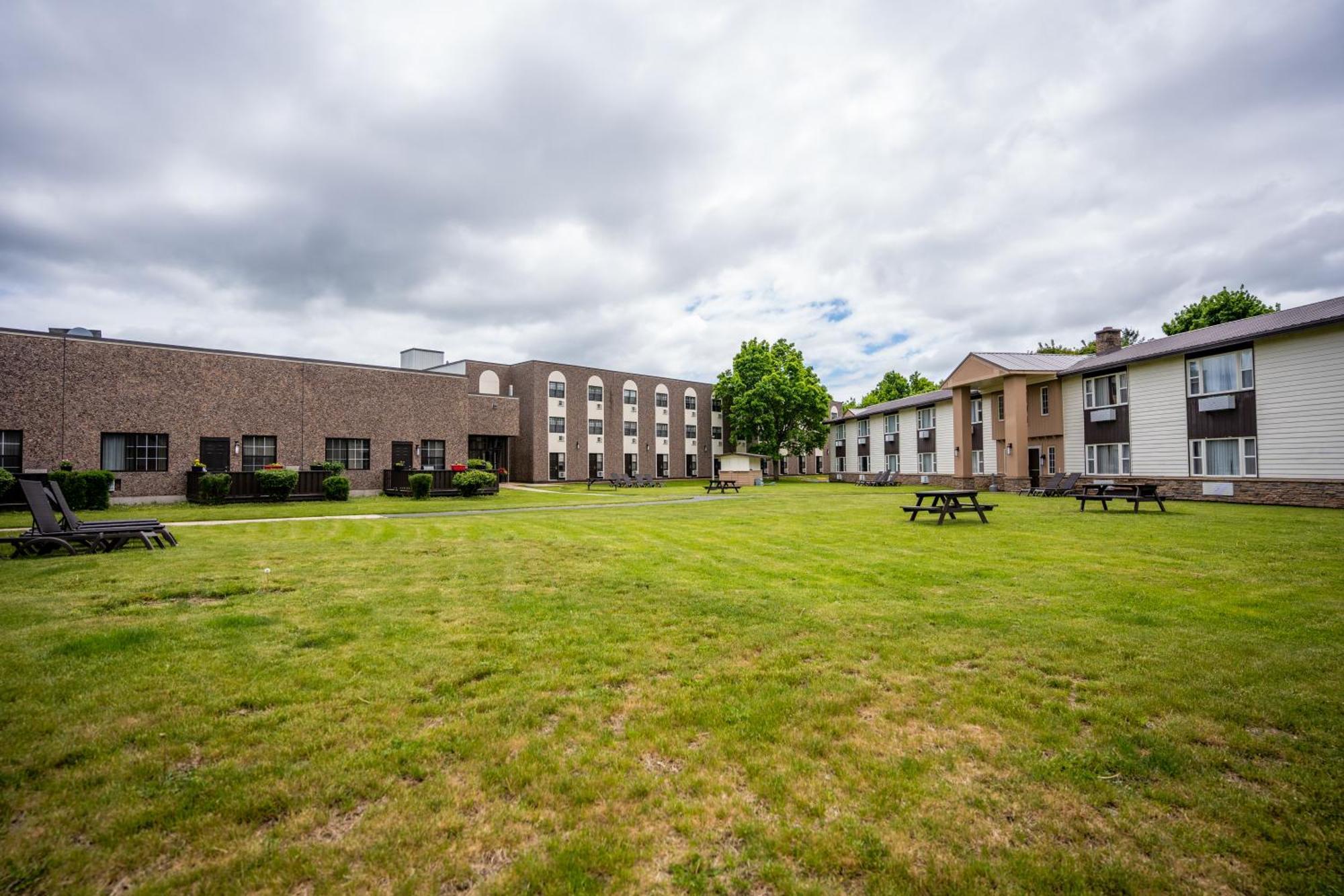 Glengarry Extended Stays Truro Exterior foto